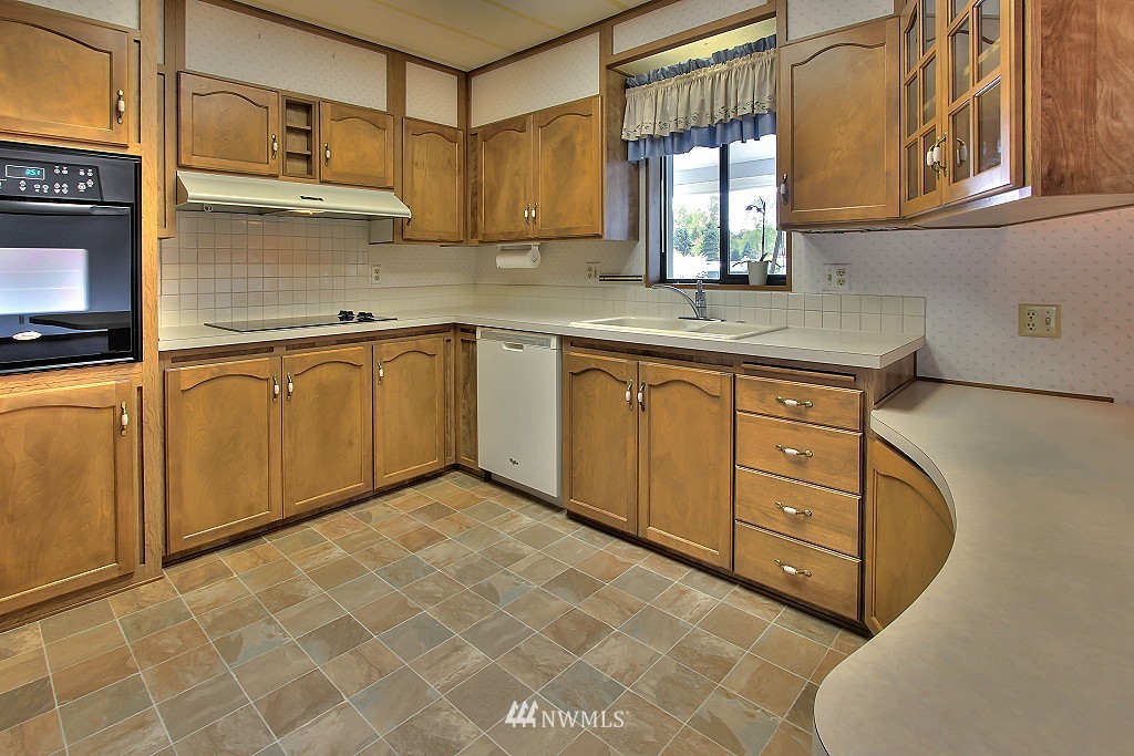 23806 Lake Drive East Bothell, WA 98021 - Photo 11 of 25