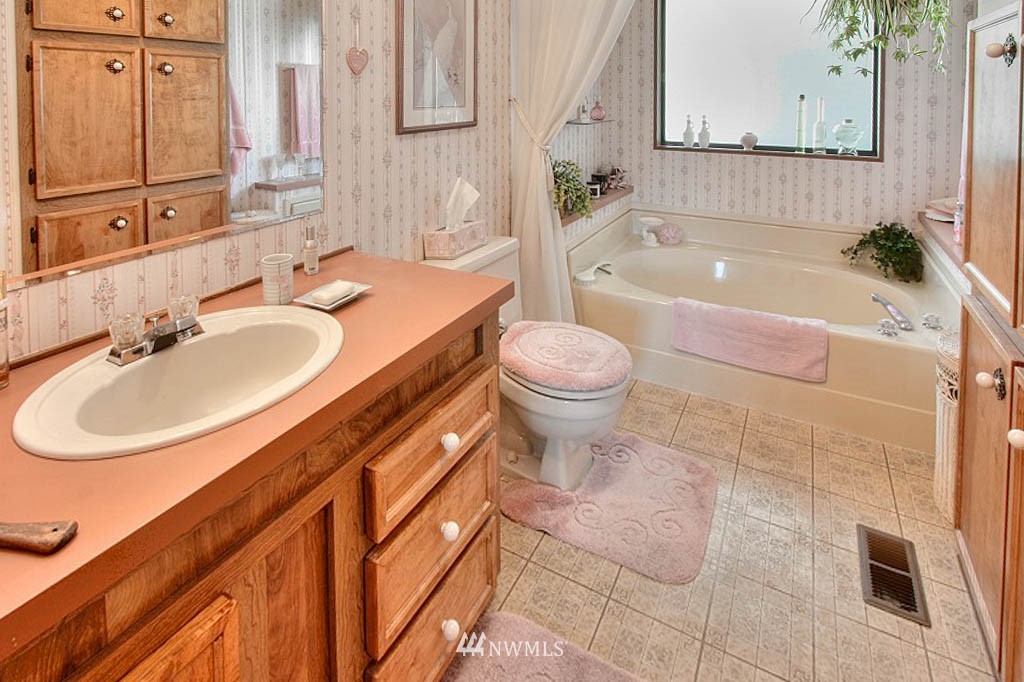 23806 Lake Drive East Bothell, WA 98021 - Photo 23 of 25