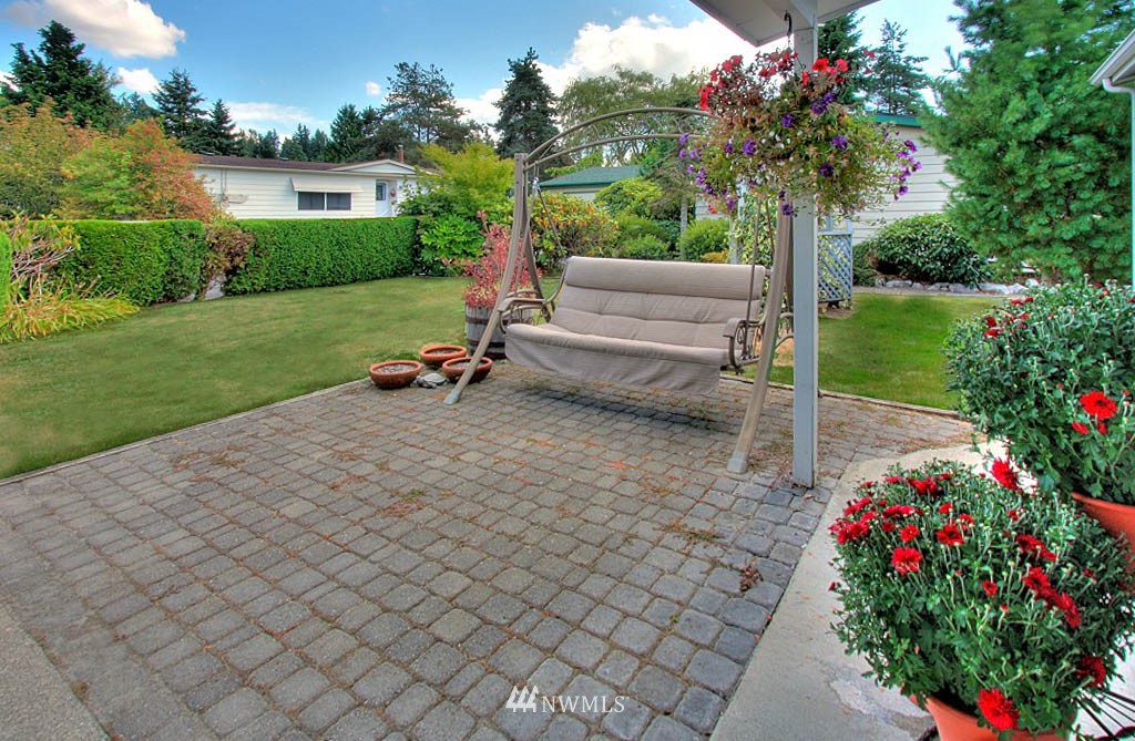 23806 Lake Drive East Bothell, WA 98021 - Photo 4 of 25