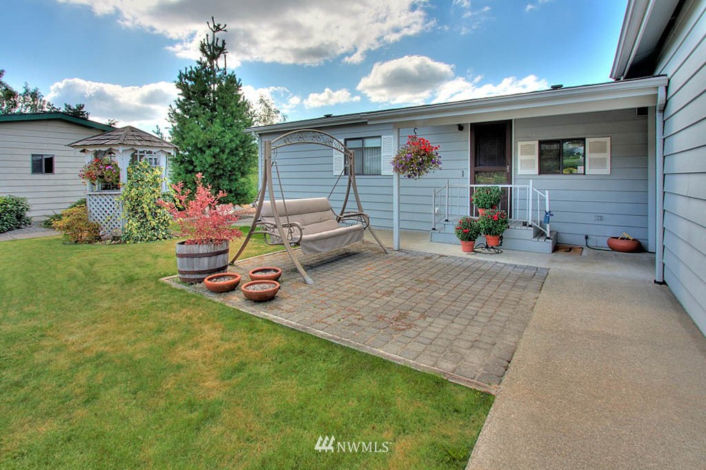 23806 Lake Drive East Bothell, WA 98021 - Photo 5 of 25