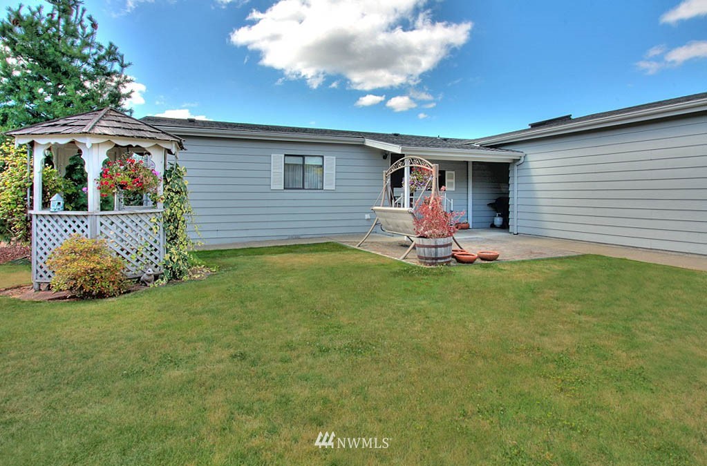 23806 Lake Drive East Bothell, WA 98021 - Photo 6 of 25