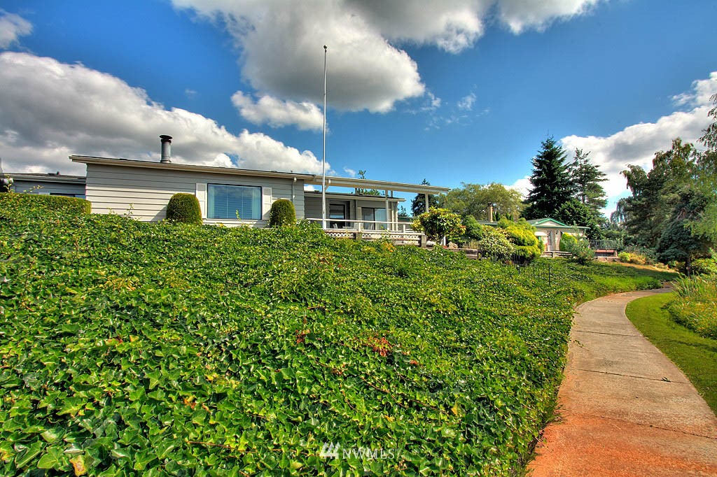 23806 Lake Drive East Bothell, WA 98021 - Photo 8 of 25