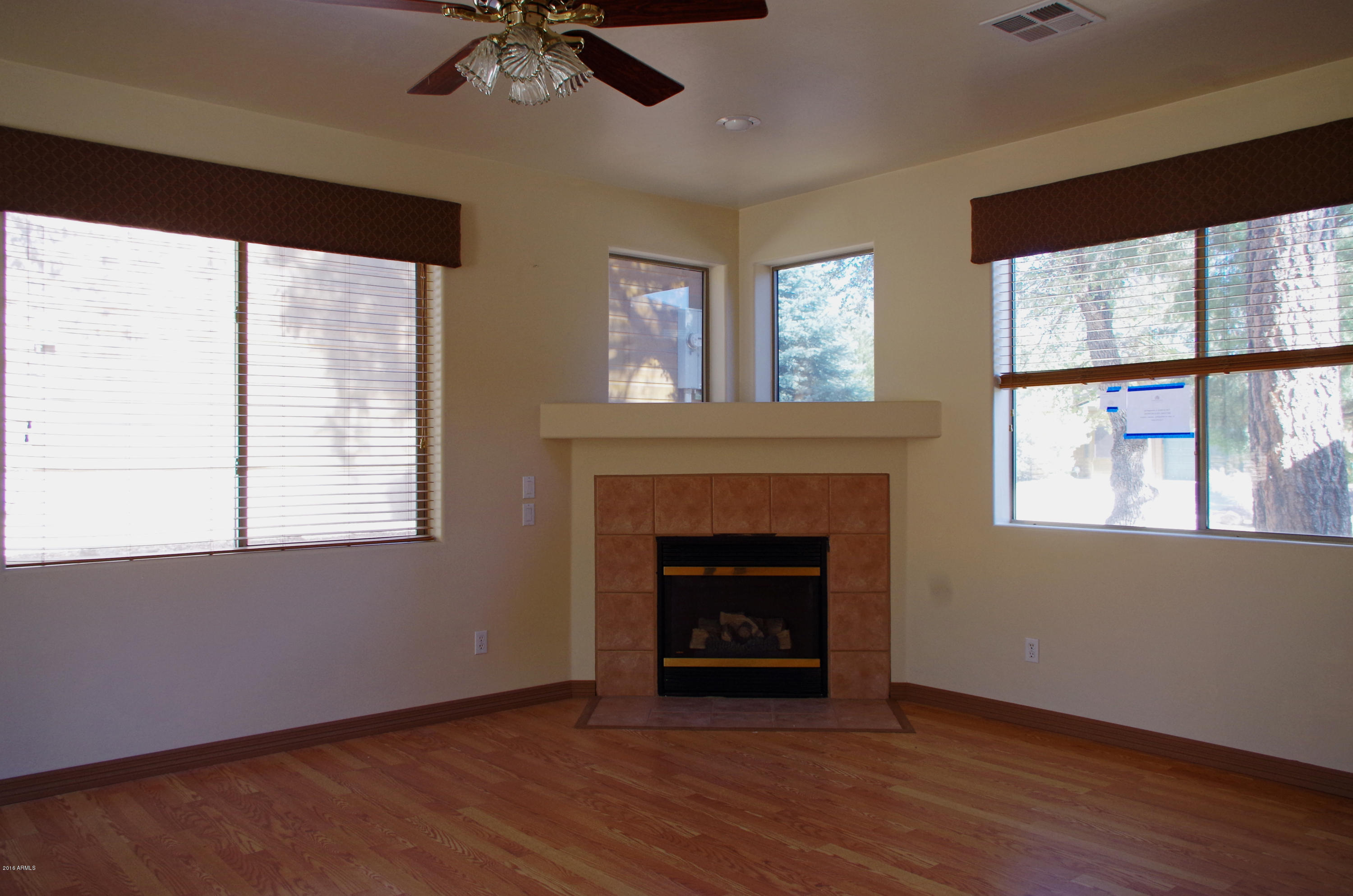 309 West Christopher Point Payson, AZ 85541 - Photo 2 of 10 Living Room