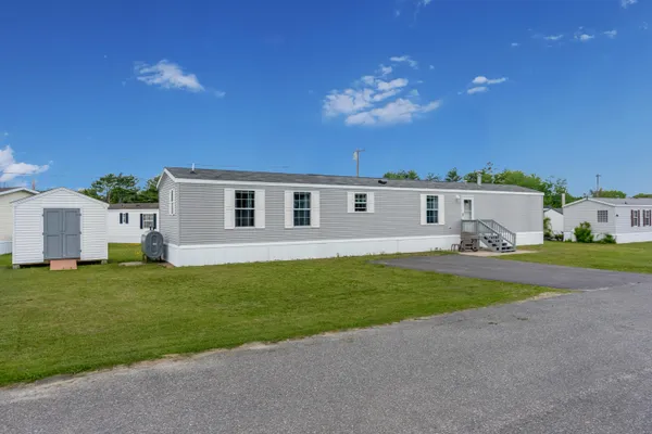 $97,000 | 11 Ofarrell Street, Topsham, ME 04086