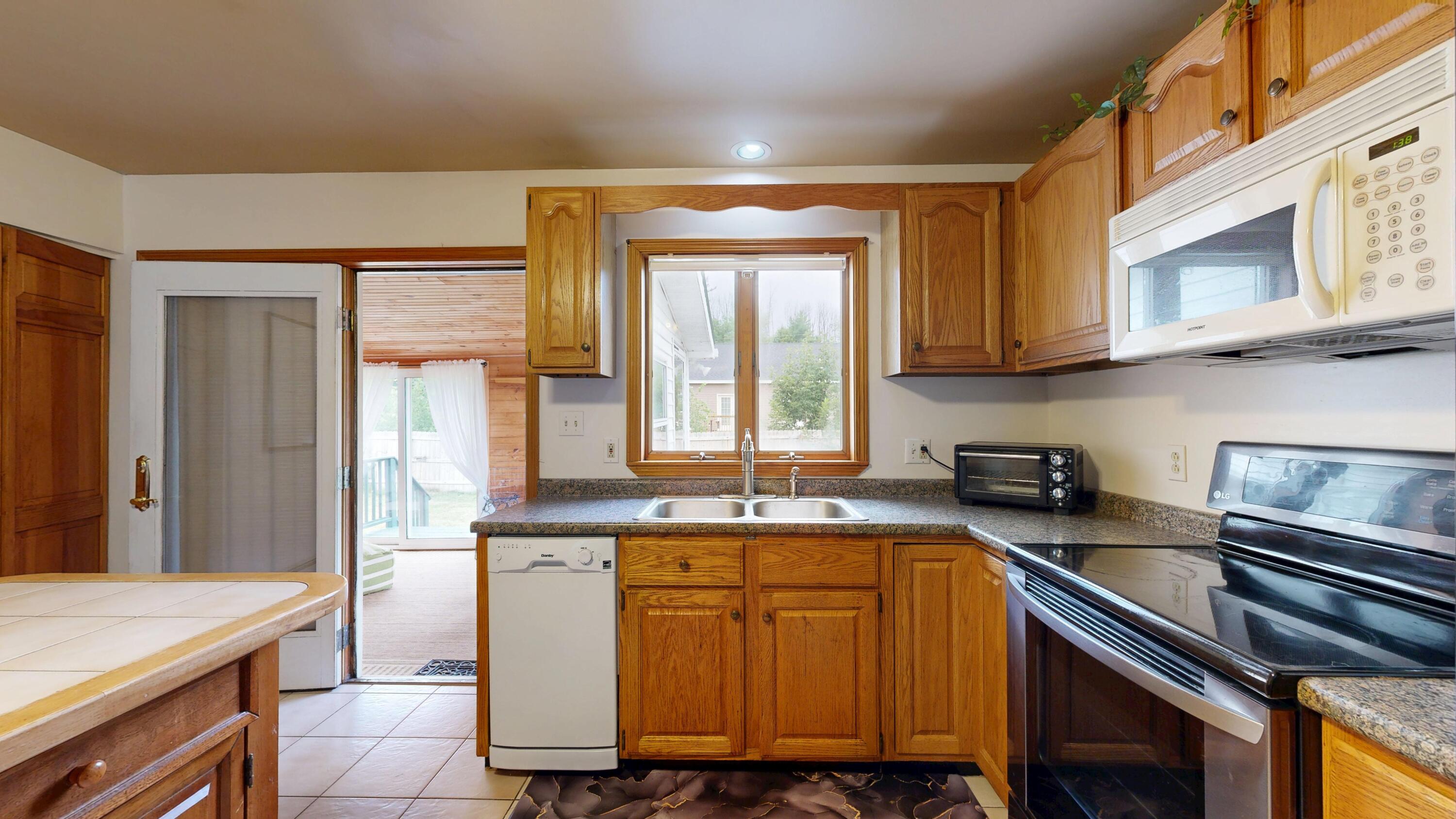 25 Jan's Boulevard Lewiston, ME 04240 - Photo 10 of 56 Kitchen