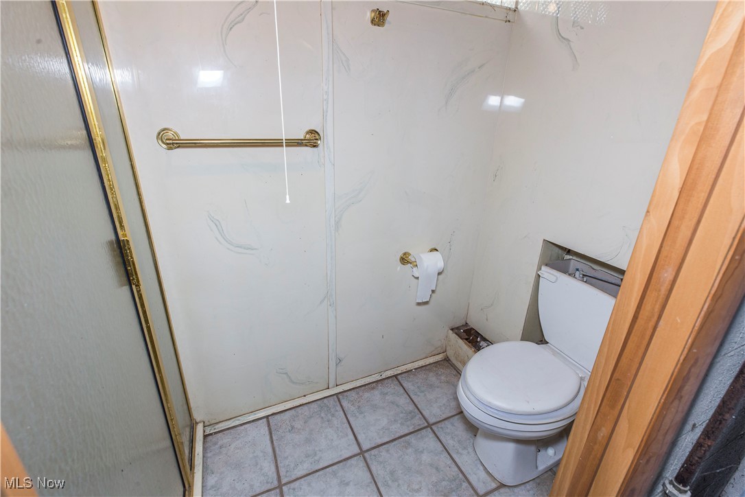 2114 Springfield Center Road Akron, OH 44312 - Photo 25 of 31 Lower level bathroom