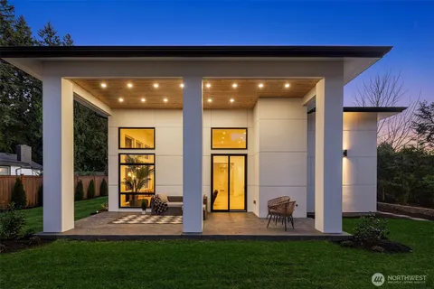 a view of outdoor space yard and porch