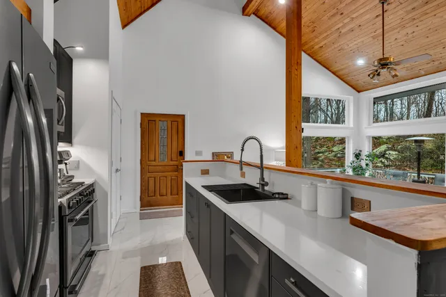 $620,000 | 286 Weatherly Trail, Guilford, CT 06437