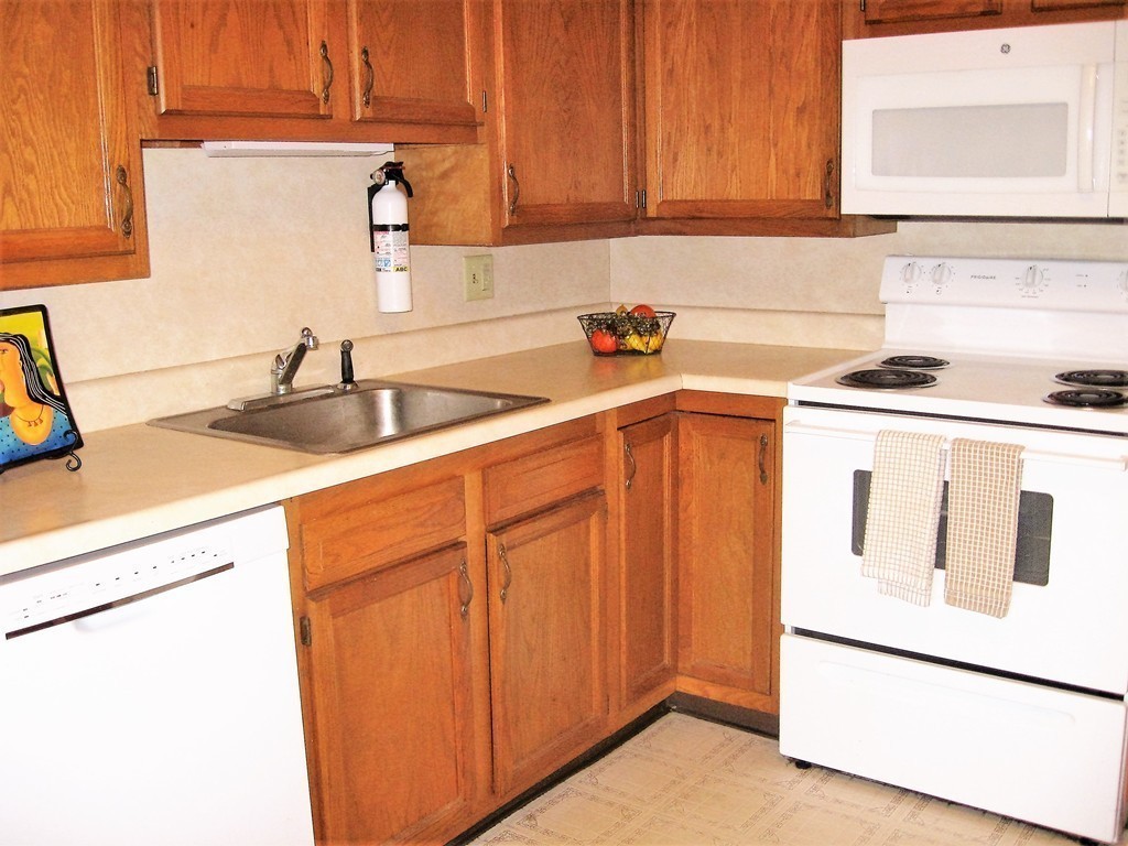 229 Vernon Street, Unit 9 Worcester, MA 01607 - Photo 3 of 11 Gallery Image 3
