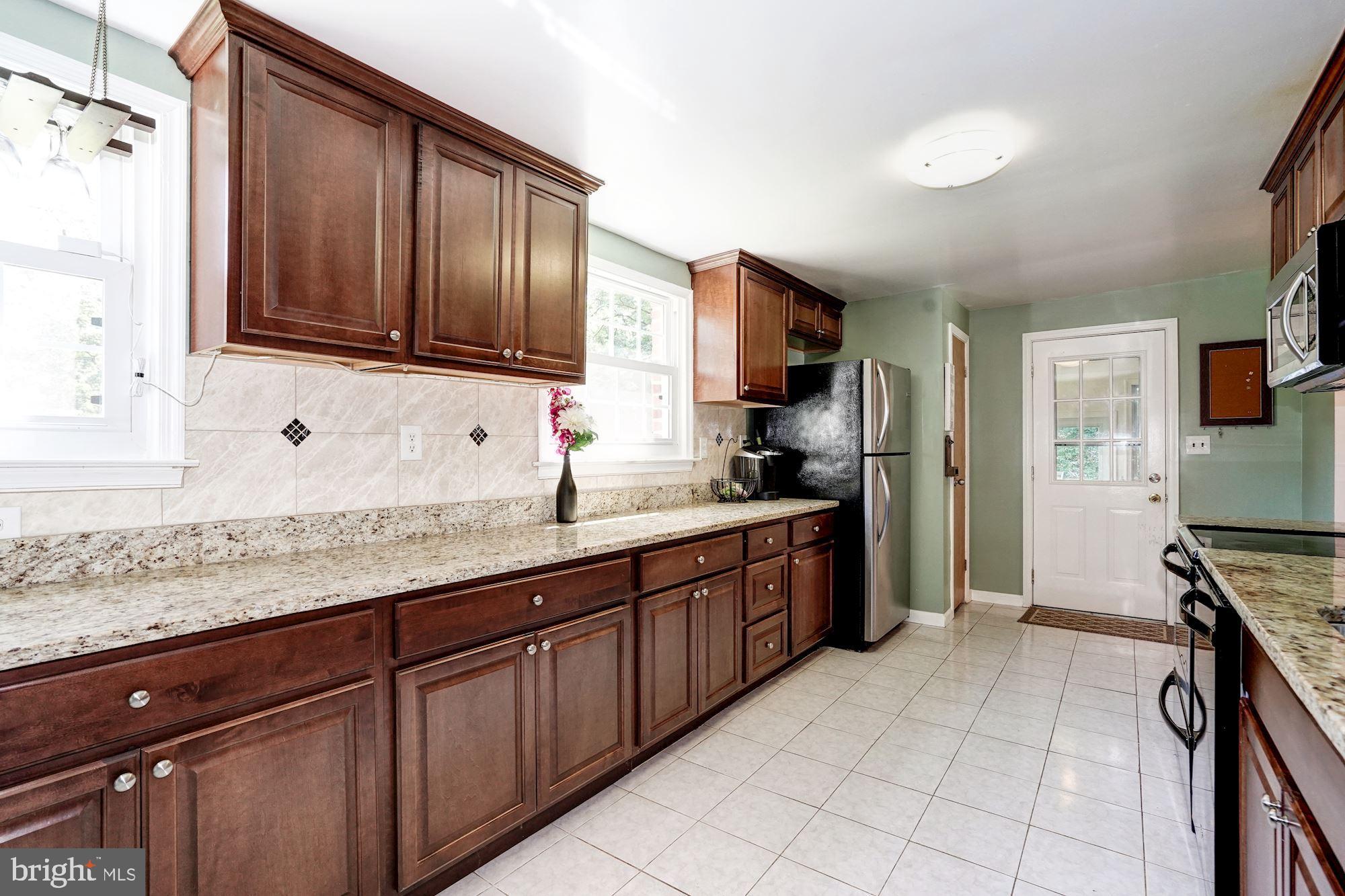 6409 Inwood Drive Springfield, VA 22150 - Photo 11 of 40