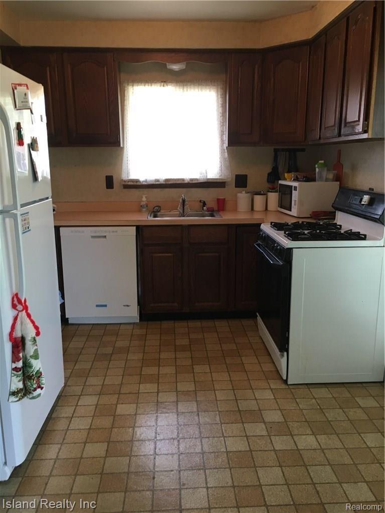 2590 Middlefield Road Trenton, MI 48183 - Photo 11 of 42 IMG_0761.JPG