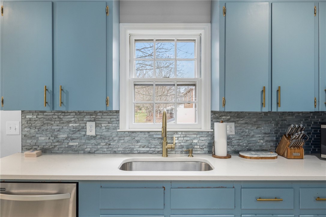 384 Valley Road Middletown, RI 02842 - Photo 2 of 46