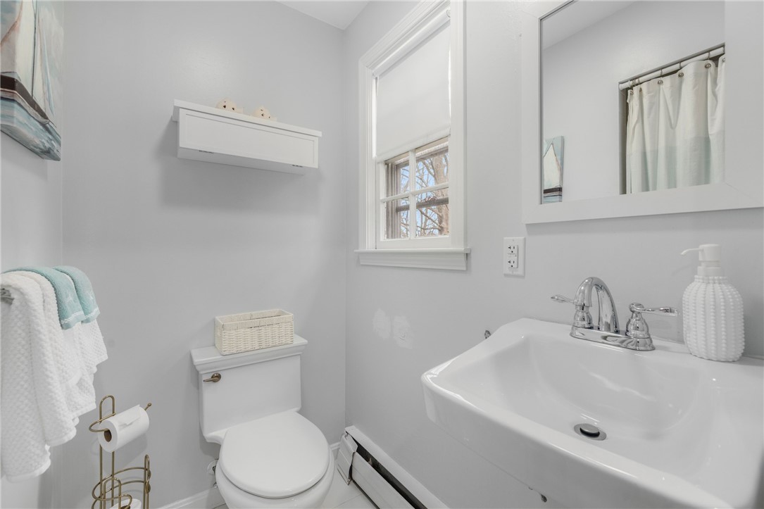 384 Valley Road Middletown, RI 02842 - Photo 22 of 46