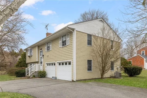 $4,000 | 384 Valley Road, Middletown, RI 02842