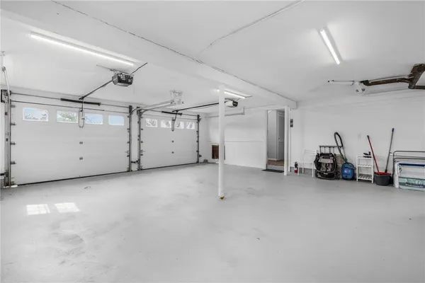 $4,000 | 384 Valley Road, Middletown, RI 02842