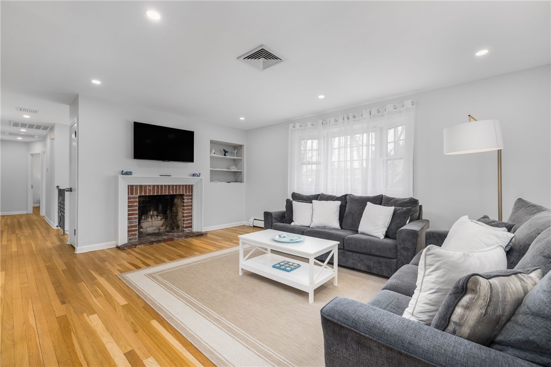 384 Valley Road Middletown, RI 02842 - Photo 8 of 46