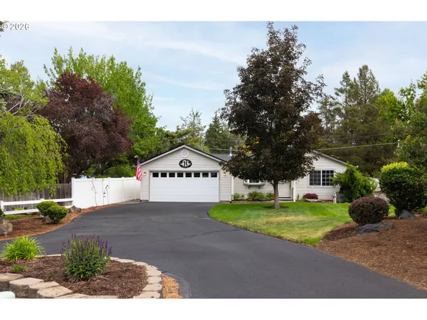 $560,000 | 1740 Southeast Karena Court, Bend, OR 97702