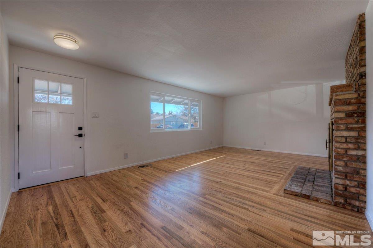965 Grandview Avenue Reno, NV 89503 - Photo 6 of 34 an empty room with wooden floor and windows