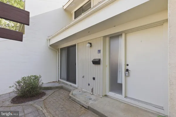 $2,450 | 2369 Southgate Square, Reston, VA 20191