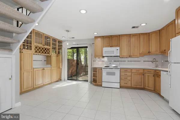 $2,450 | 2369 Southgate Square, Reston, VA 20191