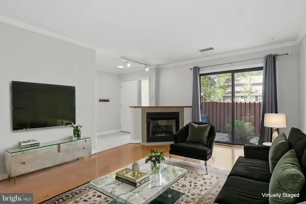 $2,450 | 2369 Southgate Square, Reston, VA 20191