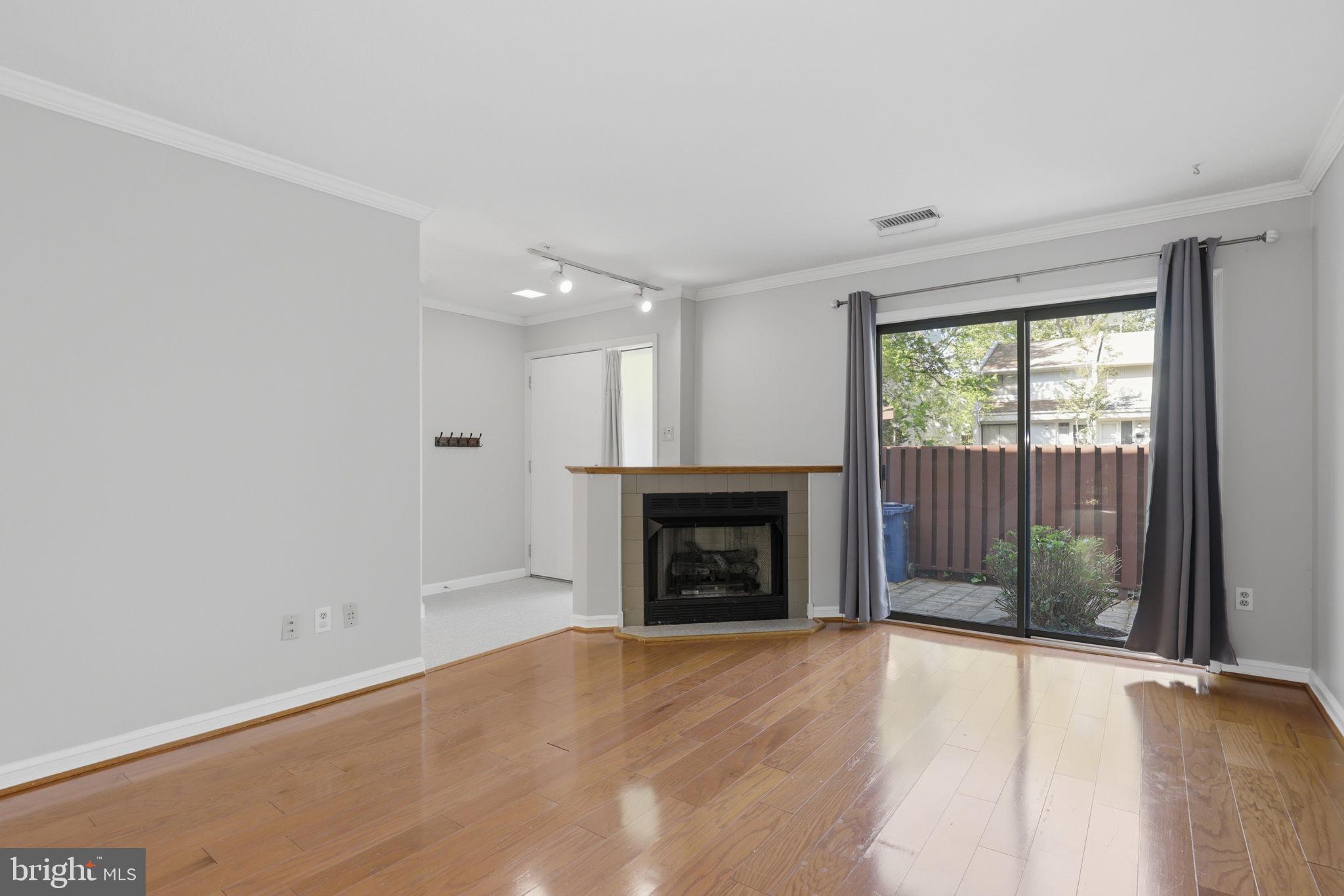 2369 Southgate Square Reston, VA 20191 - Photo 5 of 33