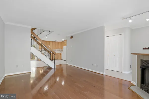 $2,450 | 2369 Southgate Square, Reston, VA 20191