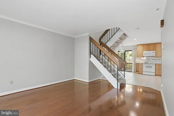 $2,450 | 2369 Southgate Square, Reston, VA 20191