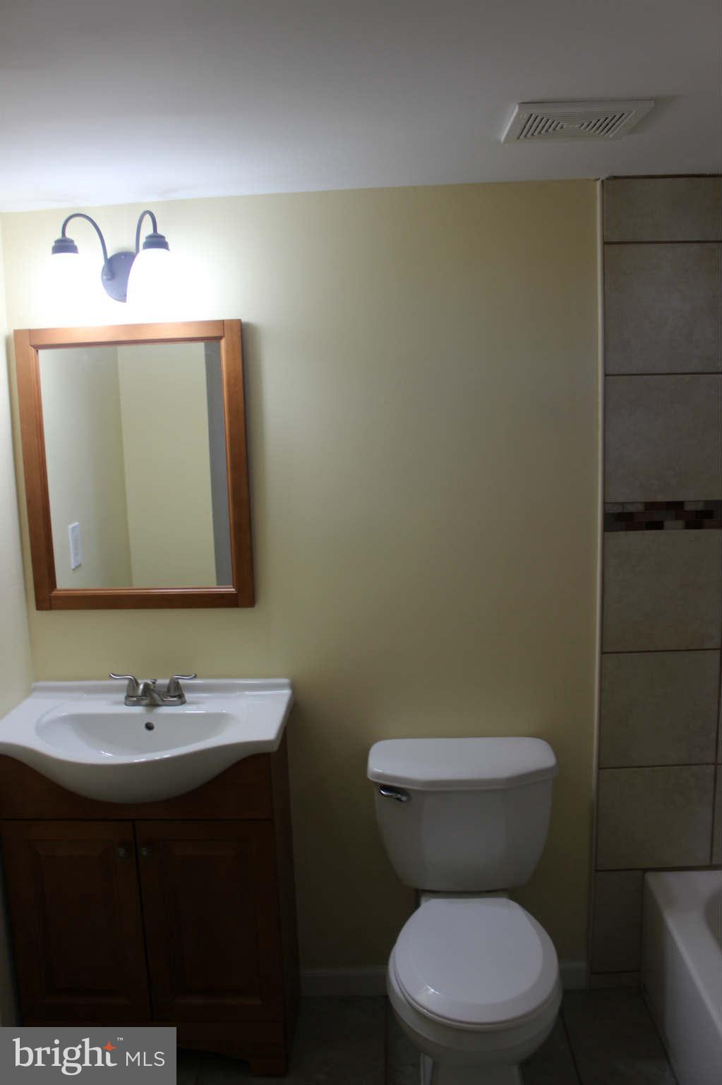 5 Crafton Road Baltimore, MD 21221 - Photo 8 of 9 Bath (Master)