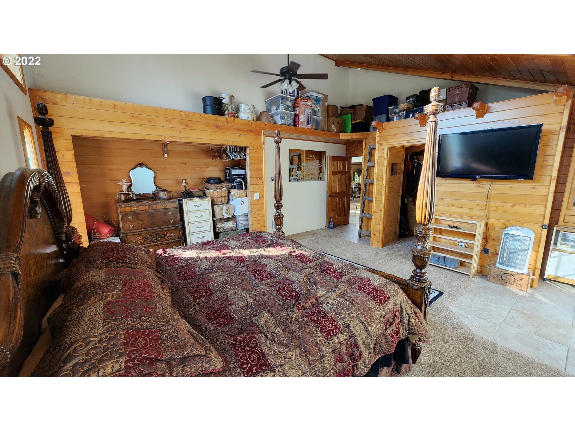 5208 Riddle Bypass Road Riddle, OR 97469 - Photo 16 of 37 a bedroom with a bed and a flat tv screen