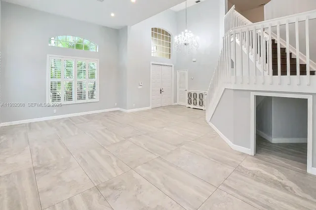 a view of a livingroom with windows