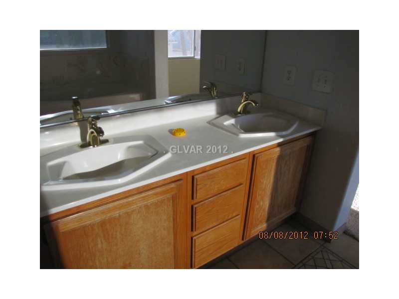 2102 Maple Springs Street Henderson, NV 89002 - Photo 14 of 22 Master Bath/Spa.