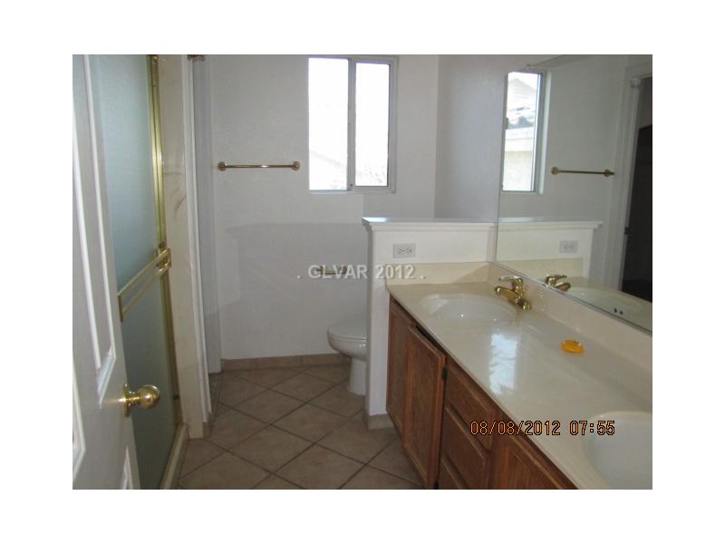 2102 Maple Springs Street Henderson, NV 89002 - Photo 18 of 22 Bathroom.