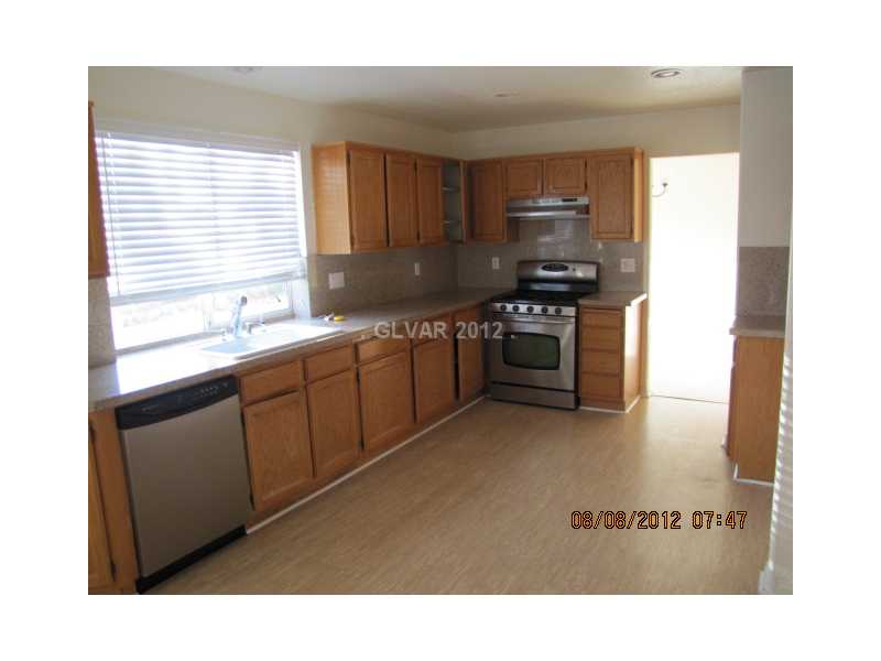 2102 Maple Springs Street Henderson, NV 89002 - Photo 5 of 22 Kitchen.
