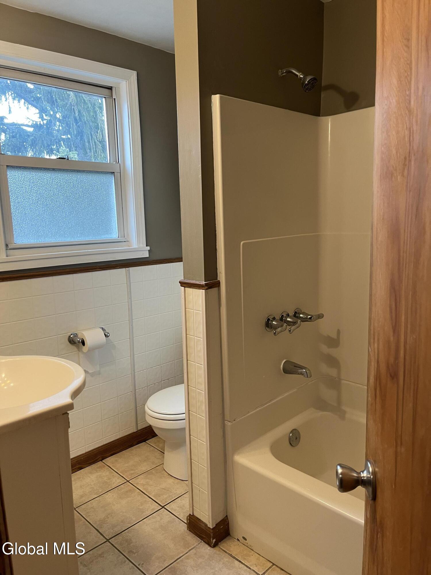 1719 Oneida Street Schenectady, NY 12308 - Photo 17 of 28 IMG_0314