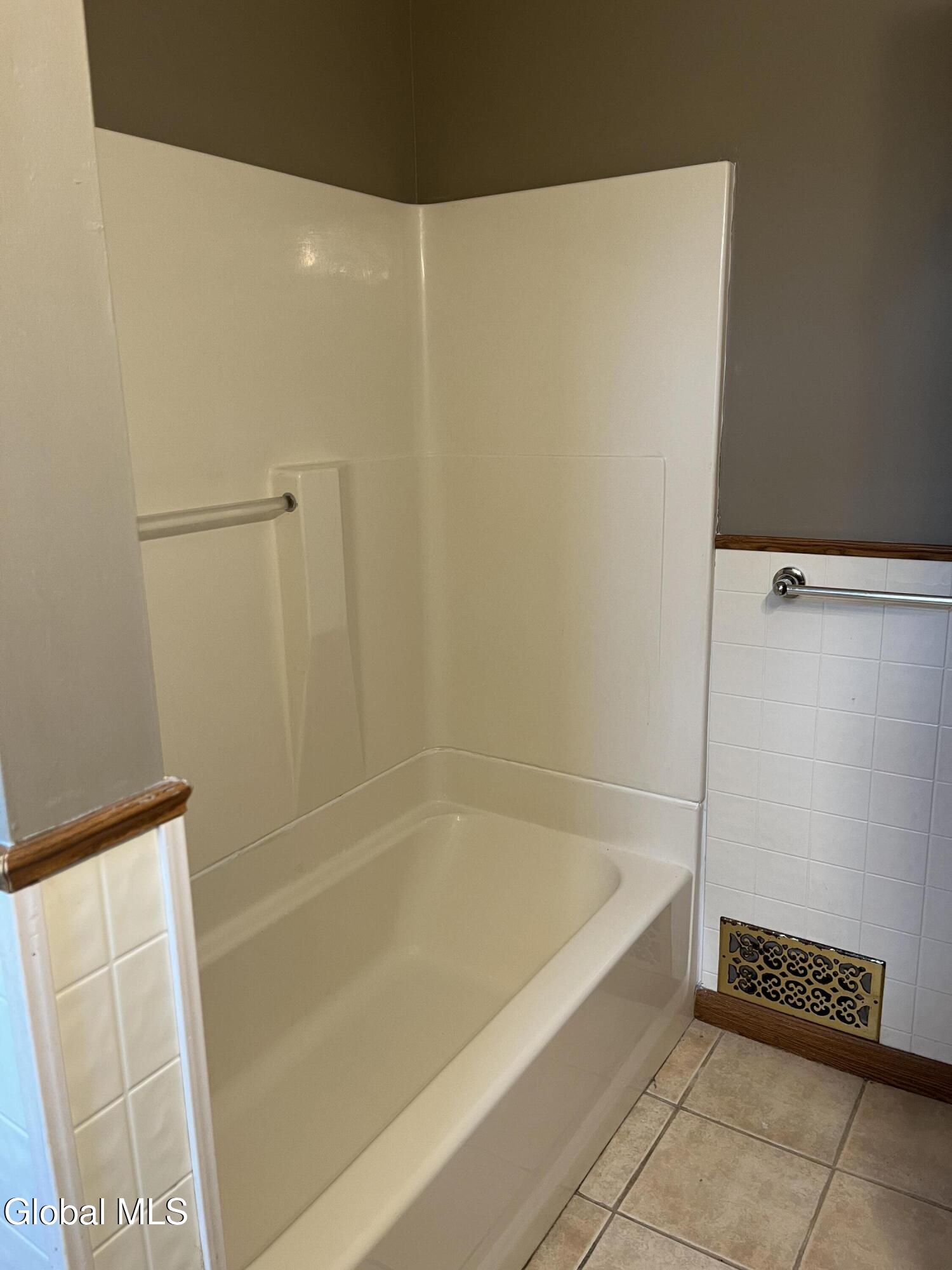 1719 Oneida Street Schenectady, NY 12308 - Photo 19 of 28 IMG_0317