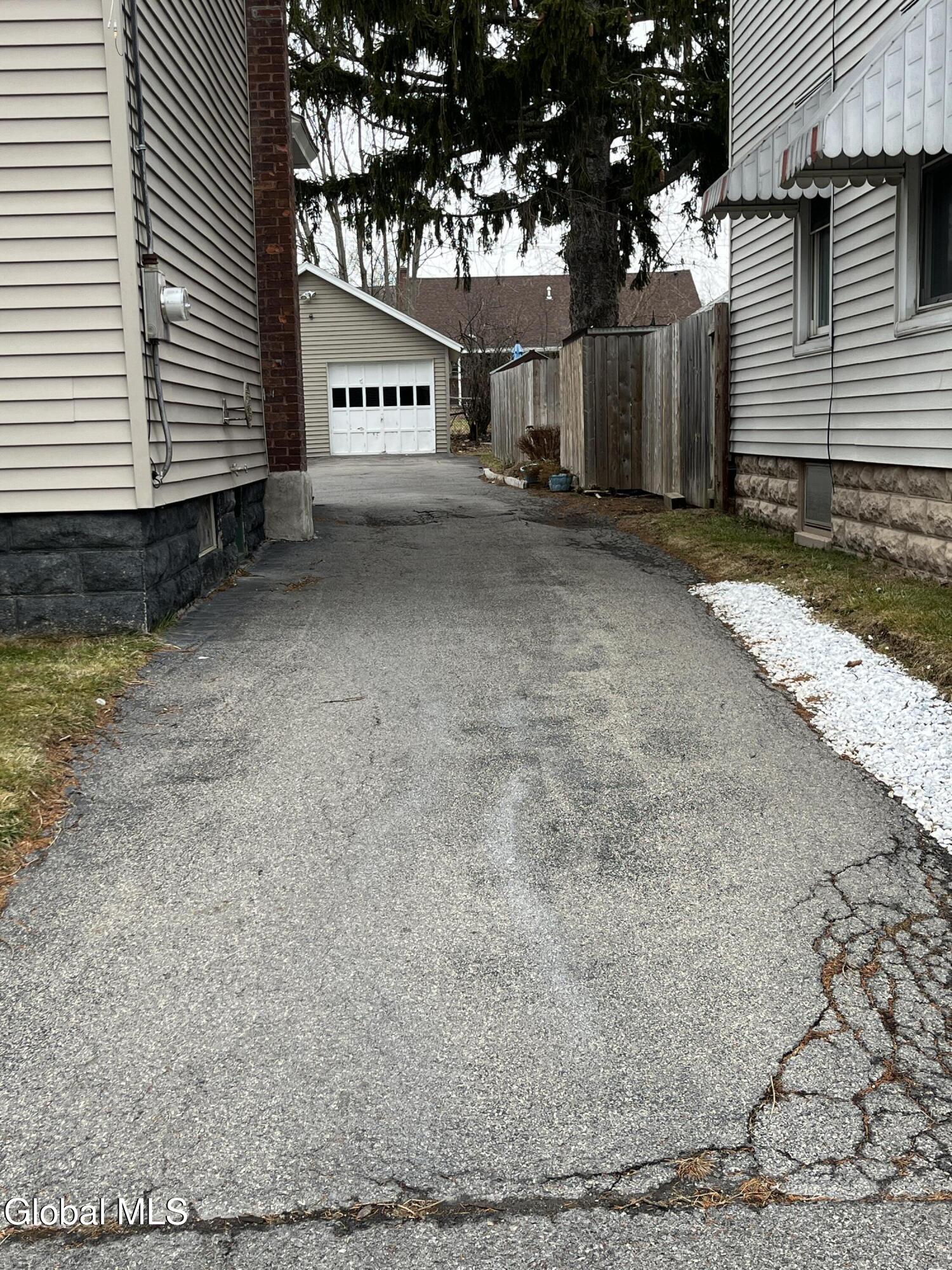 1719 Oneida Street Schenectady, NY 12308 - Photo 25 of 28 IMG_0336