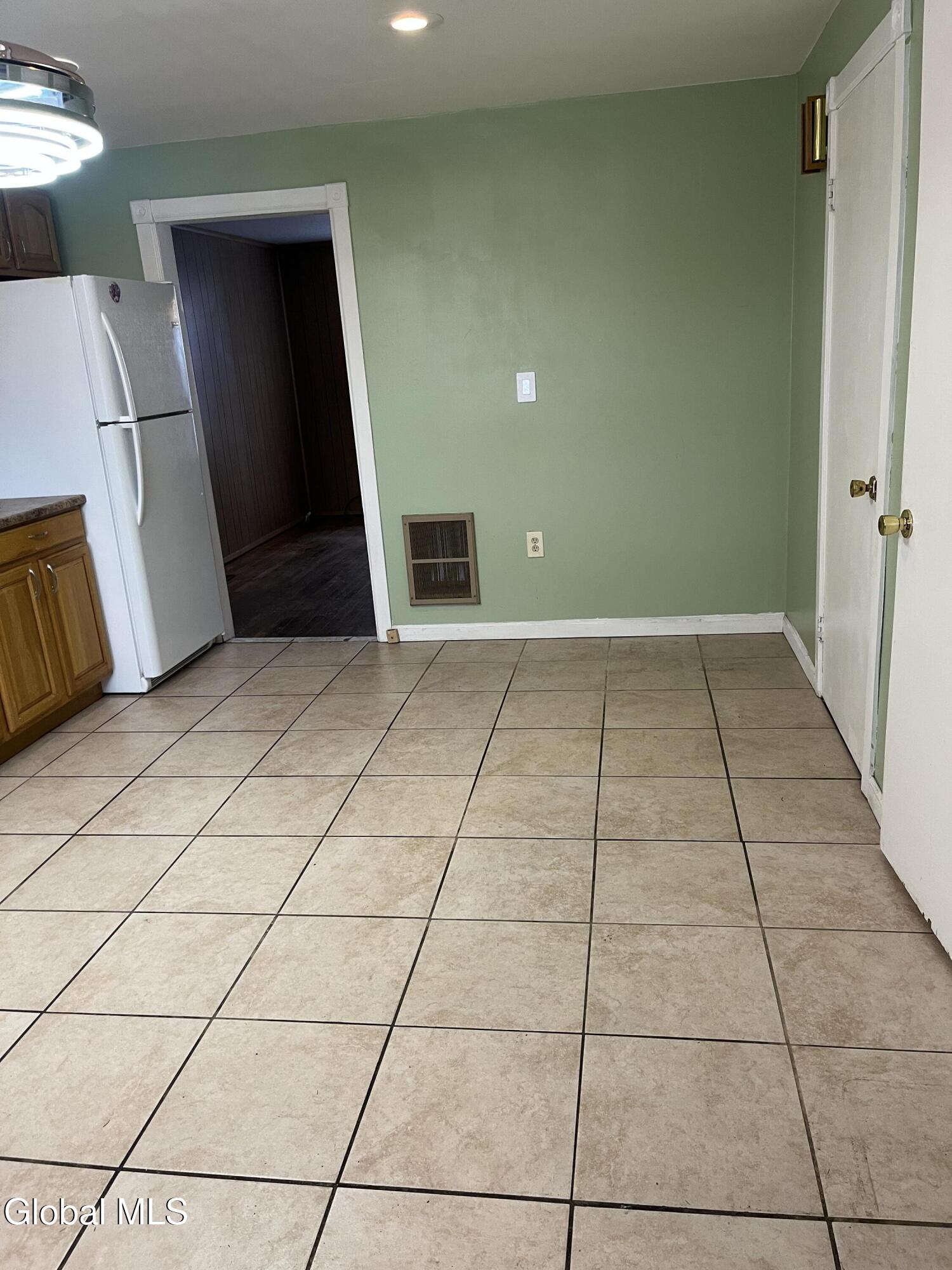 1719 Oneida Street Schenectady, NY 12308 - Photo 5 of 28 IMG_0299