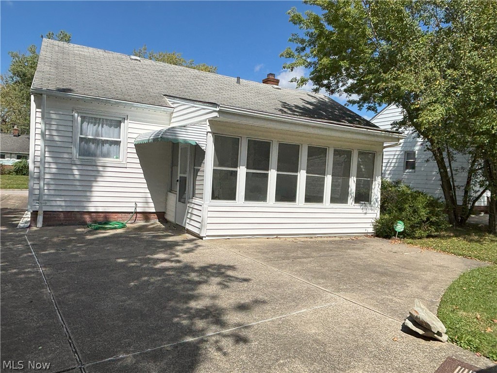 20732 Applegate Road Maple Heights, OH 44137 - Photo 11 of 41