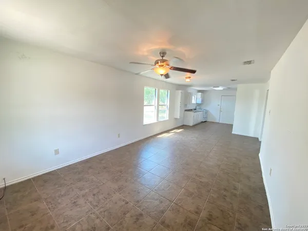 $800 | 428 Burnett Avenue, Unit B, Charlotte, TX 78011