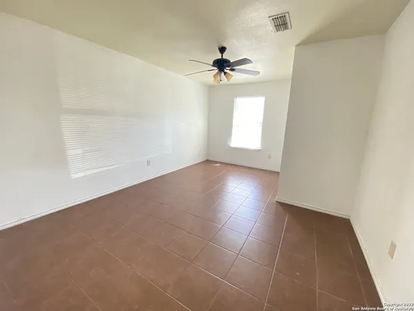 $800 | 428 Burnett Avenue, Unit B, Charlotte, TX 78011