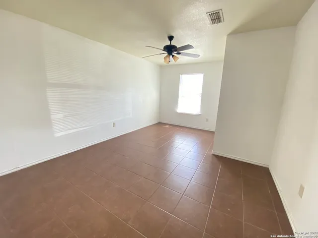 $850 | 428 Burnett Avenue, Unit B, Charlotte, TX 78011