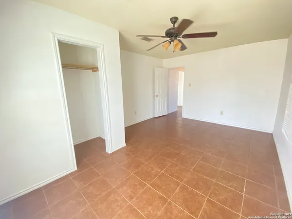 $800 | 428 Burnett Avenue, Unit B, Charlotte, TX 78011