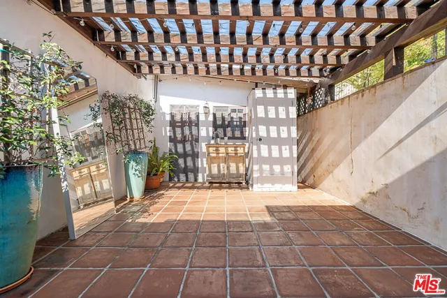 a view of an entryway