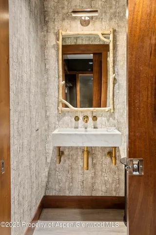 a view of building with yard