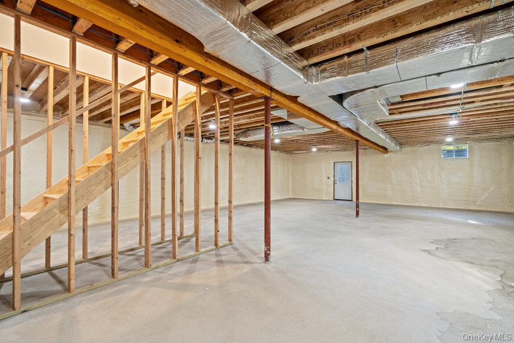 47 Netz Place Albertson, NY 11507 - Photo 31 of 41 View of unfinished below grade area