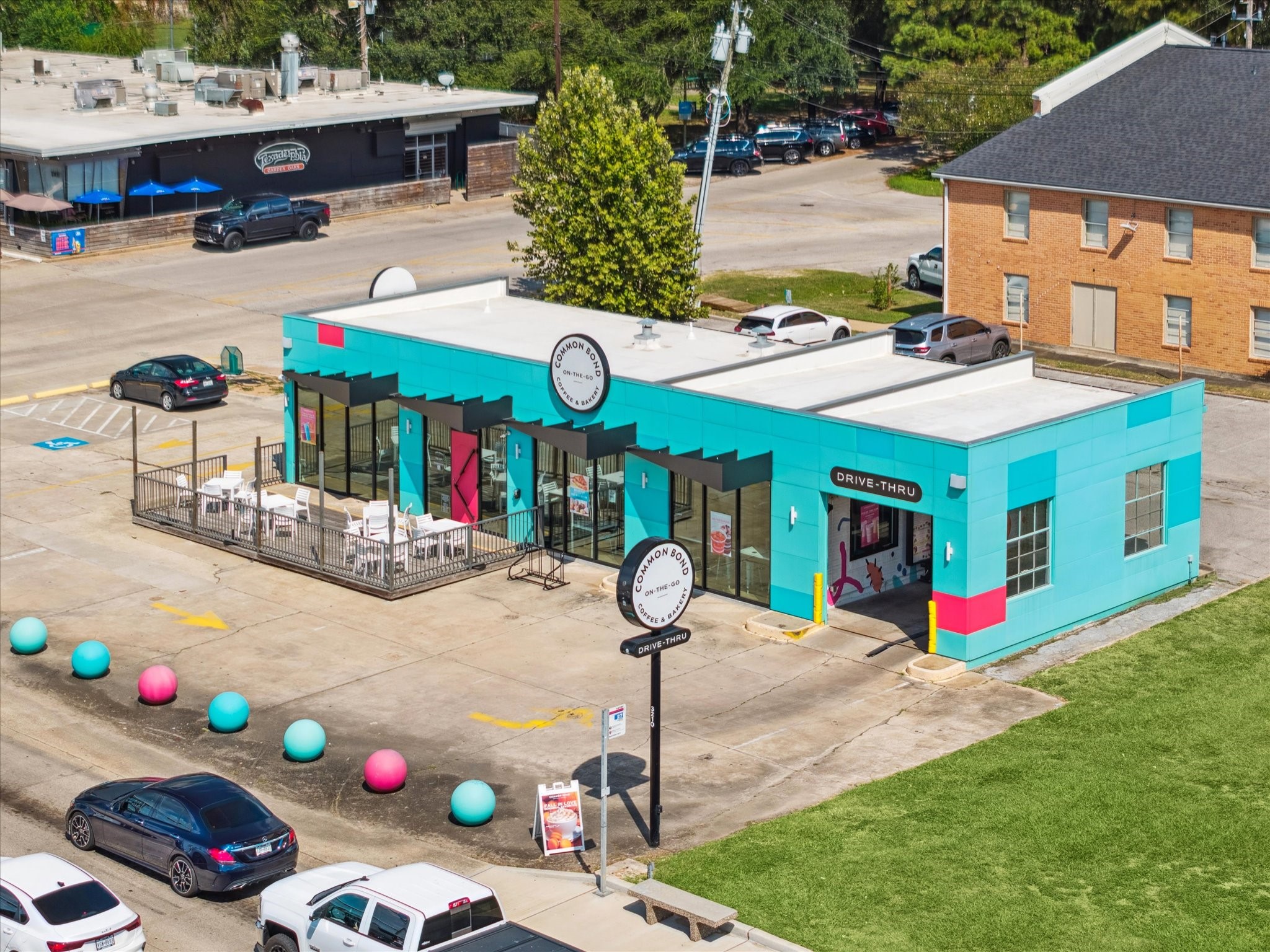 830 Azalea Street Houston, TX 77018 - Photo 47 of 50 Common Bond On-The-Go brings vibrant energy to Garden Oaks with its eye-catching design and
inviting patio. A local favorite for morning coffee runs or casual meetups, this spot serves the same
signature pastries and handcrafted drinks the brand is known for, all with the convenience of a drive-thru.