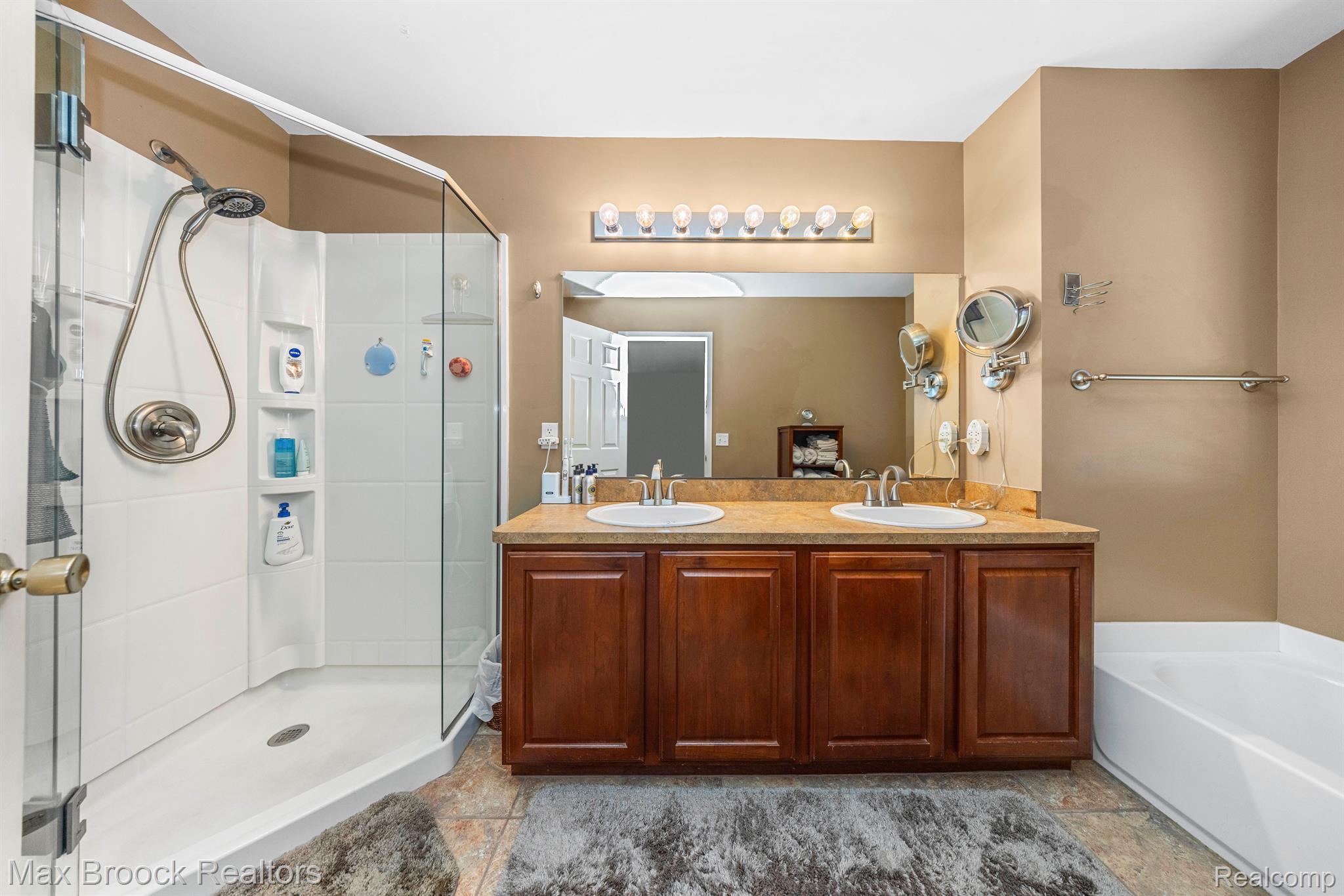31331 Cedar Ridge Lane Madison Heights, MI 48071 - Photo 27 of 53 Gallery Image 27