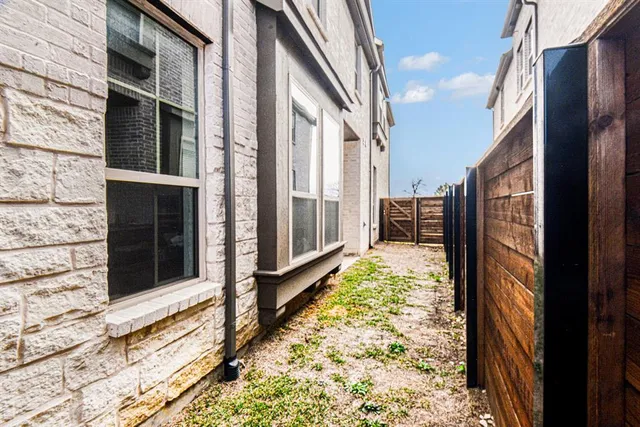 a view of a pathway of the house