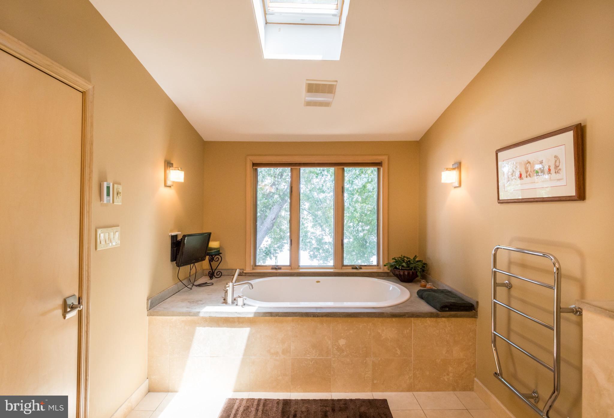 6702 Mallard Road Baltimore, MD 21220 - Photo 21 of 27 a spacious bathroom with a tub and mirror